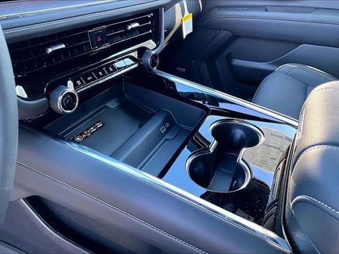 New 2026 Chevrolet Suburban Premier image 12