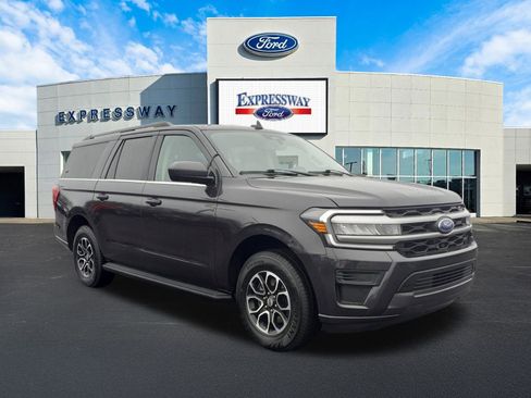 Used 2024 Ford Expedition Max XLT image 4