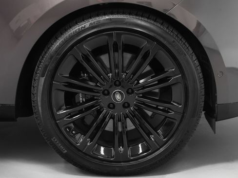 Used 2025 Land Rover Range Rover Long Wheelbase SE AWD/4WD image 15