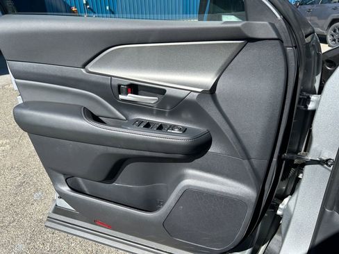Used 2025 Toyota Grand Highlander AWD image 20