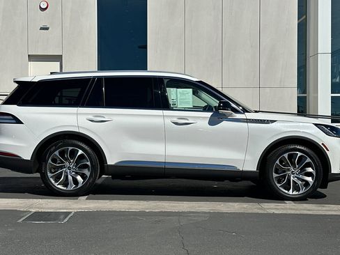 Used 2025 Lincoln Aviator Reserve w/ Illumination Package image 2