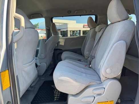 Used 2013 Toyota Sienna LE image 17