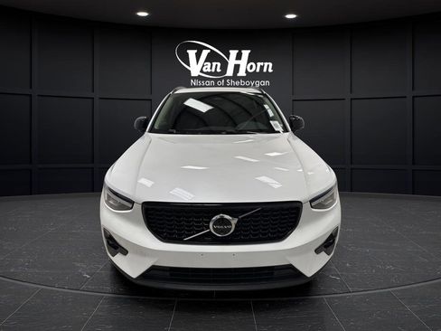Used 2024 Volvo XC40 B5 Plus w/ Climate Package AWD/4WD image 12