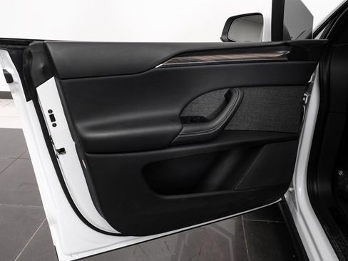 Used 2022 Tesla Model X image 50