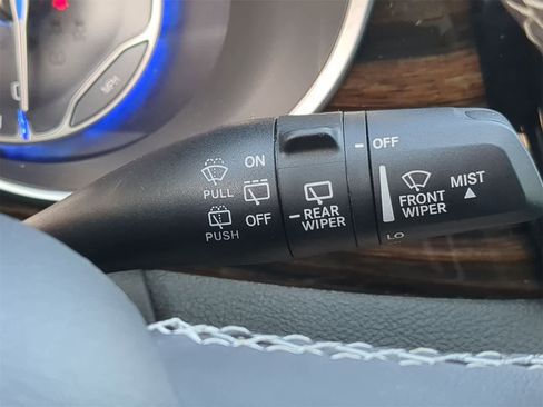 Used 2023 Chrysler Pacifica Limited image 34