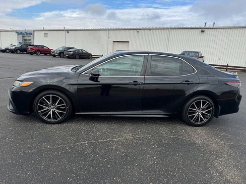 Used 2021 Toyota Camry SE image 2