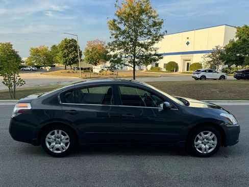 Used 2010 Nissan Altima 2.5 S image 4