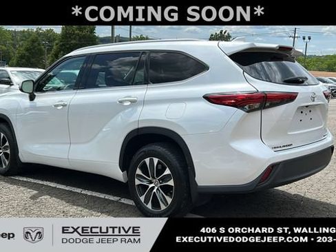 Used 2022 Toyota Highlander XLE AWD/4WD image 6