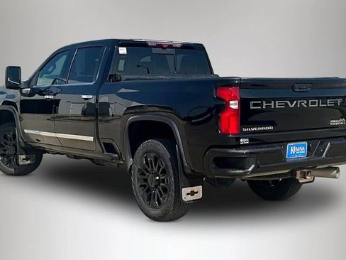 Used 2024 Chevrolet Silverado 2500 High Country w/ High Country Premium Package AWD/4WD image 4