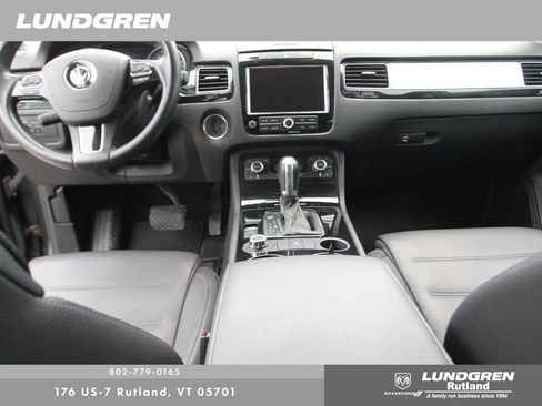 Used 2013 Volkswagen Touareg Sport AWD/4WD image 28