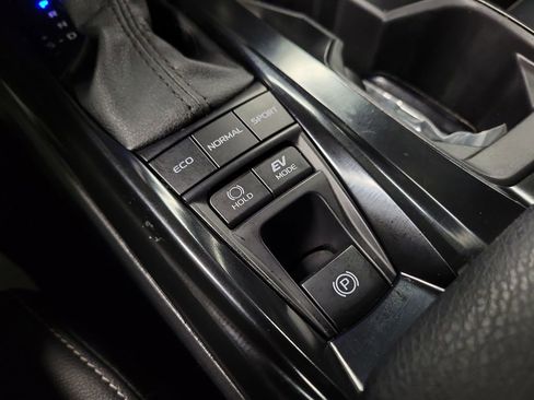 Used 2025 Toyota Camry SE image 15