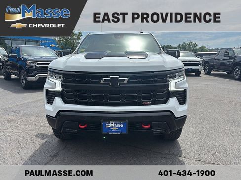 Used 2024 Chevrolet Silverado 1500 LT Trail Boss w/ LT Trail Boss Premium Package AWD/4WD image 2