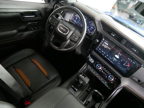 Used 2023 GMC Sierra 1500 AT4 w/ AT4 Premium Package AWD/4WD image 9