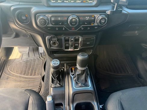 Used 2020 Jeep Wrangler Unlimited Sahara AWD/4WD image 24