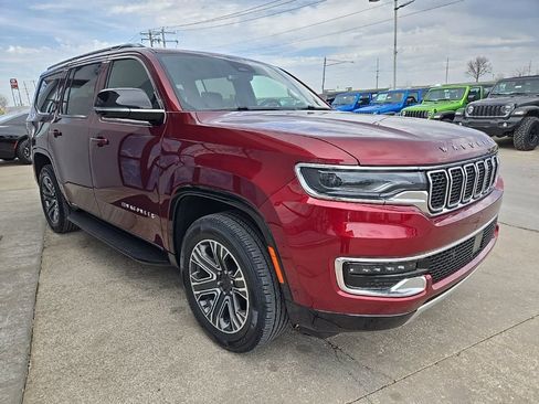 Used 2024 Jeep Wagoneer Series II image 13