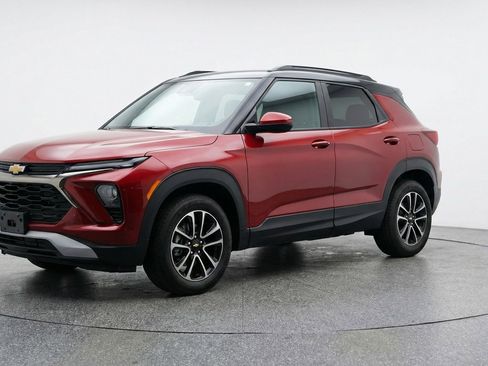 Used 2025 Chevrolet TrailBlazer LT image 3