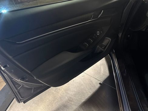 Used 2018 Honda Accord EX image 28