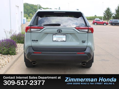 Used 2021 Toyota RAV4 XLE Premium AWD/4WD image 5