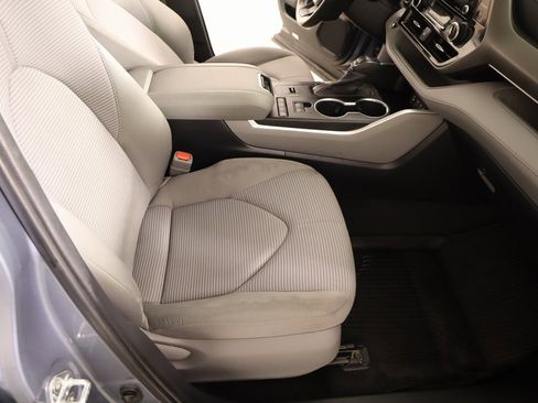Used 2022 Toyota Highlander LE image 13