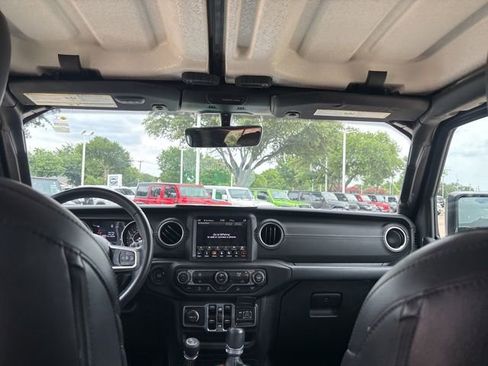 Used 2018 Jeep Wrangler Unlimited Sahara AWD/4WD image 14