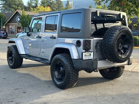 Used 2018 Jeep Wrangler Unlimited Sahara w/ Connectivity Group image 8