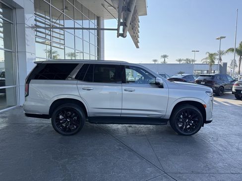 Used 2023 Cadillac Escalade Premium Luxury image 3