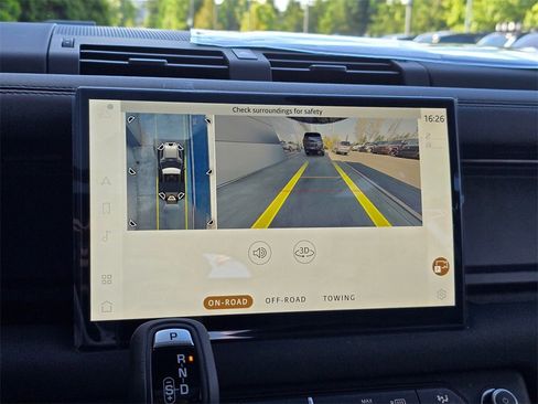 New 2025 Land Rover Defender 90 X-Dynamic SE image 13