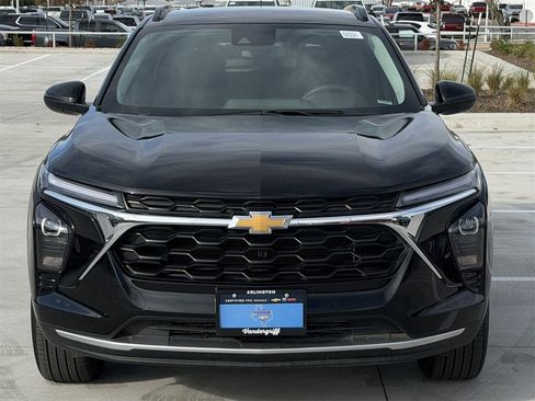 Certified 2025 Chevrolet Trax LT w/ LT Convenience Package image 8