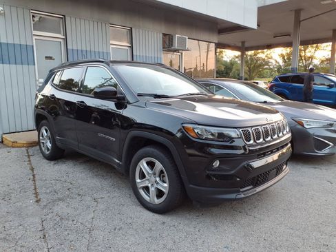 Used 2024 Jeep Compass Latitude AWD/4WD image 1