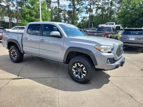 Used 2018 Toyota Tacoma TRD Off-Road w/ Technology Package RWD image 8