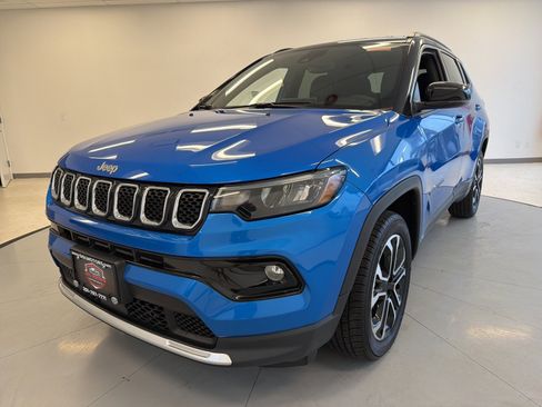 Used 2024 Jeep Compass Limited image 3