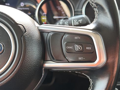 Used 2021 Jeep Wrangler Unlimited Sahara AWD/4WD image 19