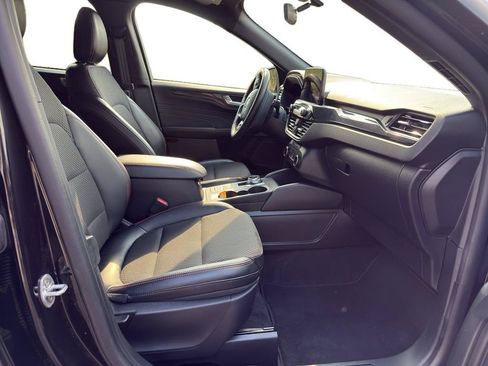 Used 2025 Ford Escape Platinum AWD/4WD image 6