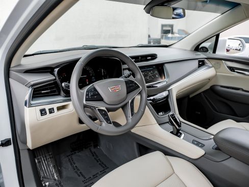 Used 2018 Cadillac XT5 Premium Luxury w/ Driver Assist Package image 2