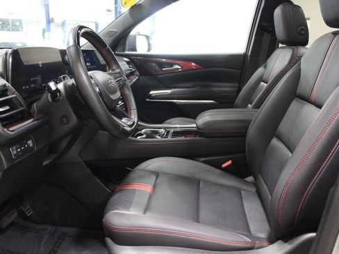 Used 2025 Chevrolet Traverse RS AWD/4WD image 22