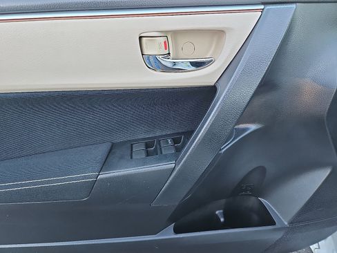 Used 2015 Toyota Corolla LE image 12