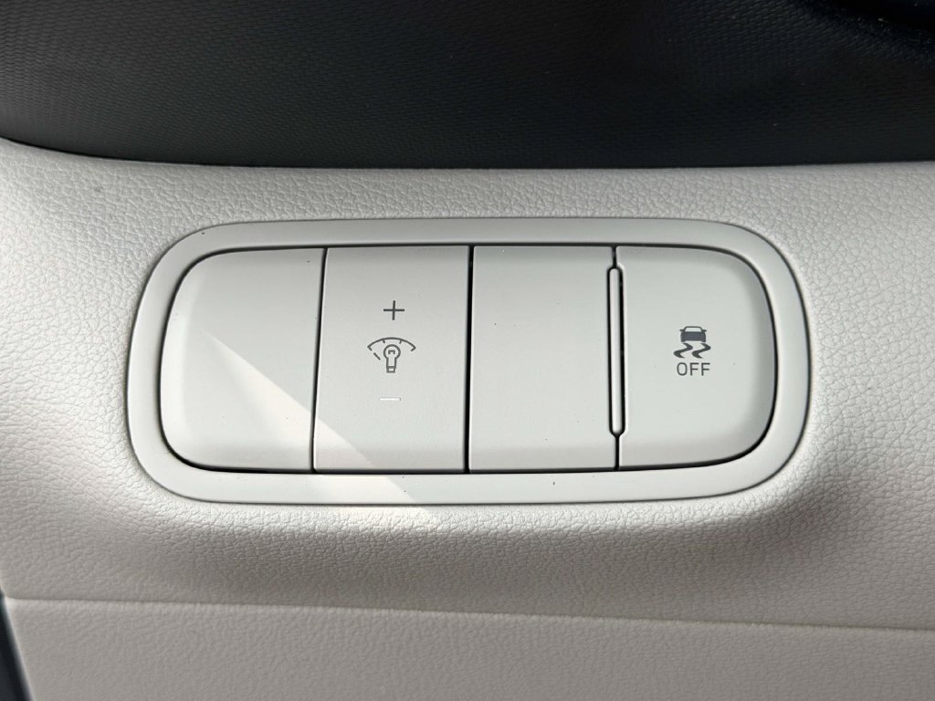 Certified 2024 Hyundai Venue SEL FWD image 20