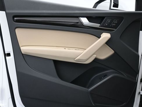 Used 2018 Audi Q5 2.0T Premium Plus w/ Premium Plus Package image 9