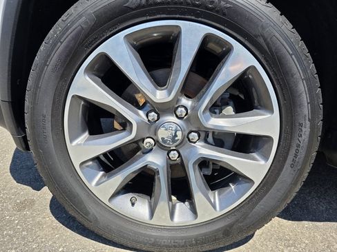 Used 2018 Jeep Grand Cherokee Limited AWD/4WD image 4