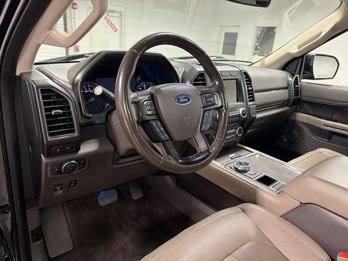 Used 2018 Ford Expedition Max Limited RWD image 3
