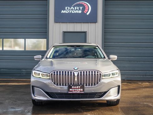 Used 2022 BMW 740i xDrive w/ Premium Package AWD/4WD image 2