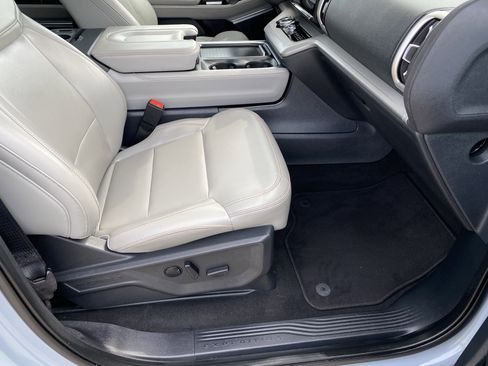 Used 2025 Ford Expedition Max Active image 6