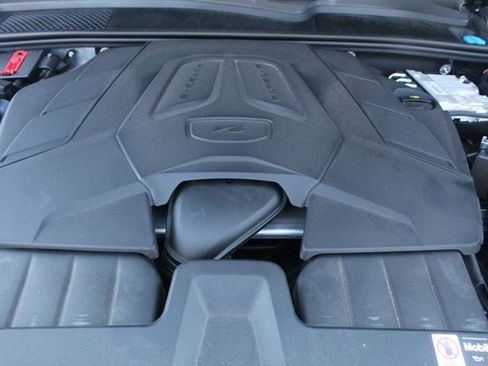 Certified 2025 Porsche Cayenne Coupe image 16