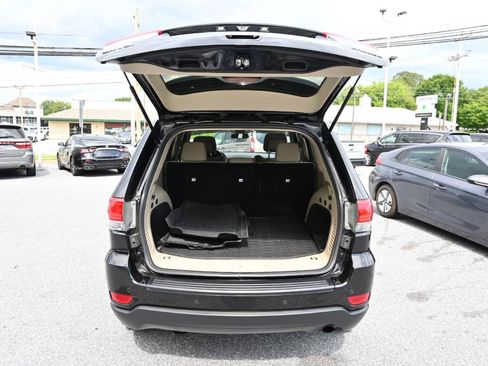 Used 2019 Jeep Grand Cherokee Laredo AWD/4WD image 25