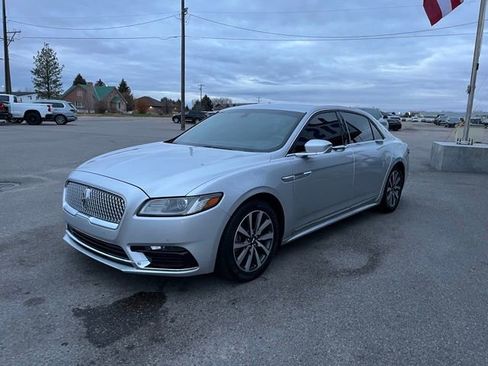 Used 2018 Lincoln Continental Premiere image 3