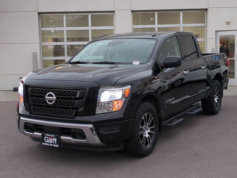 Used 2021 Nissan Titan SV w/ SV Convenience Package image 10