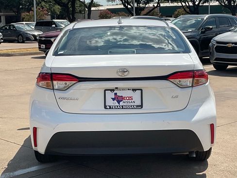 Used 2025 Toyota Corolla LE FWD image 5