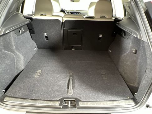 Certified 2024 Volvo XC40 B5 Plus w/ Climate Package image 24