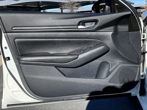 Used 2025 Nissan Altima 2.5 SV image 21