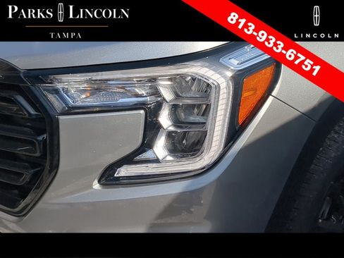 Used 2024 GMC Terrain SLE w/ Driver Convenience Package FWD image 11